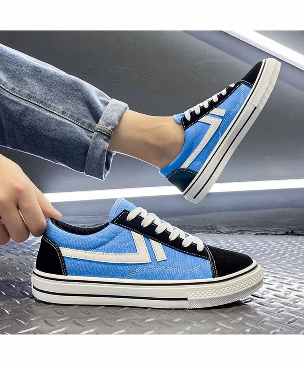 Blue canvas stripe pattern lace up shoe sneaker