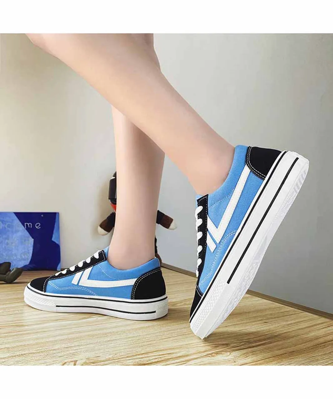 Blue canvas stripe pattern lace up shoe sneaker