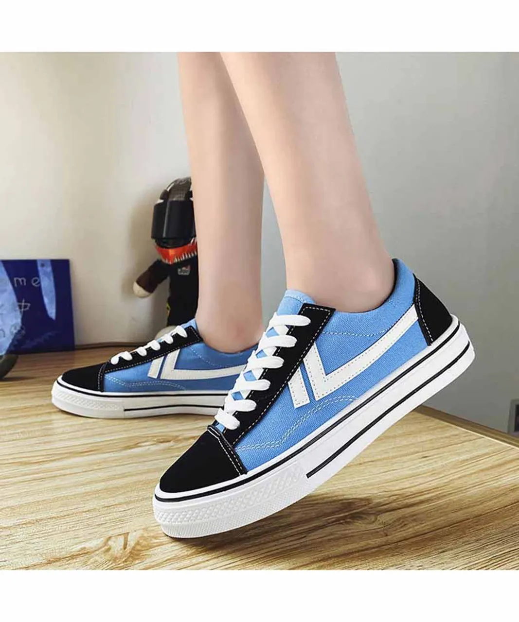 Blue canvas stripe pattern lace up shoe sneaker