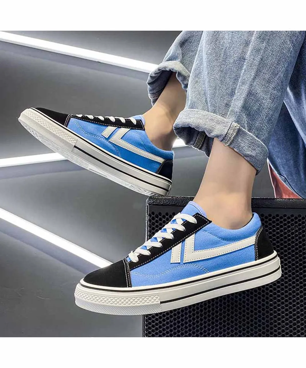 Blue canvas stripe pattern lace up shoe sneaker