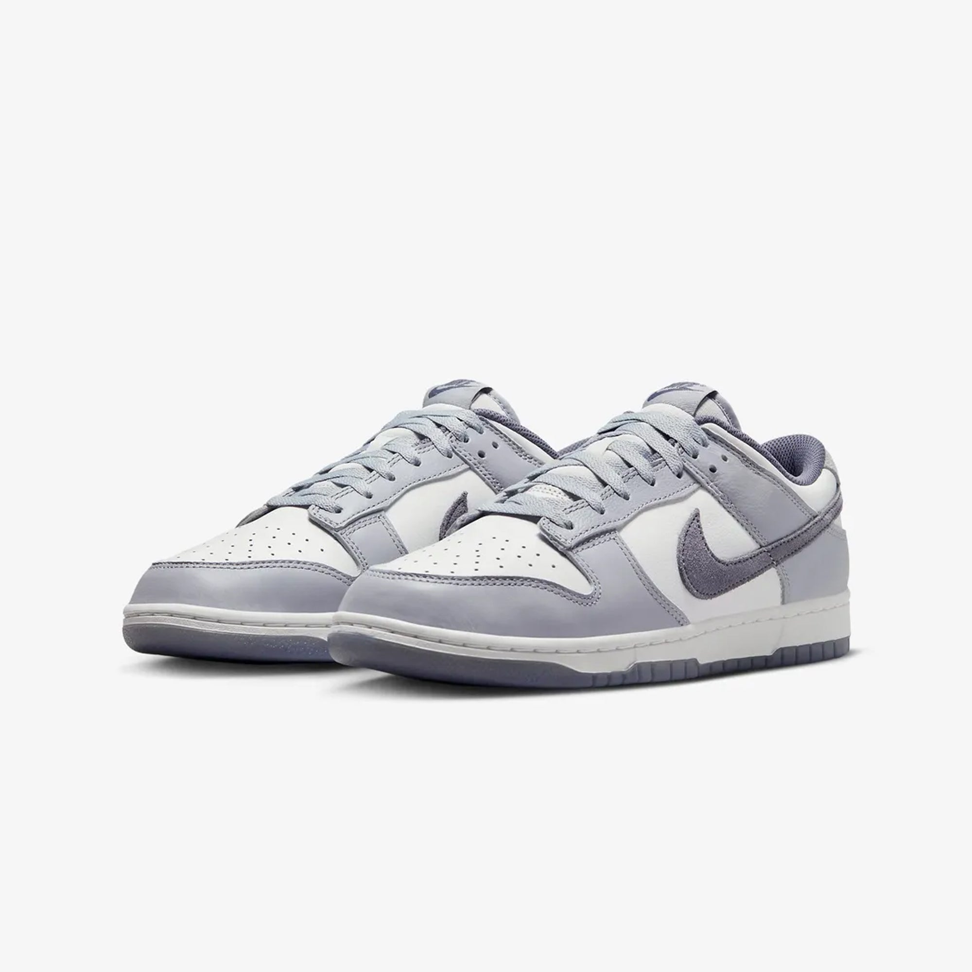 DUNK LOW RETRO SE 'WHITE/LIGHT CARBON-PLATINUM TINT'