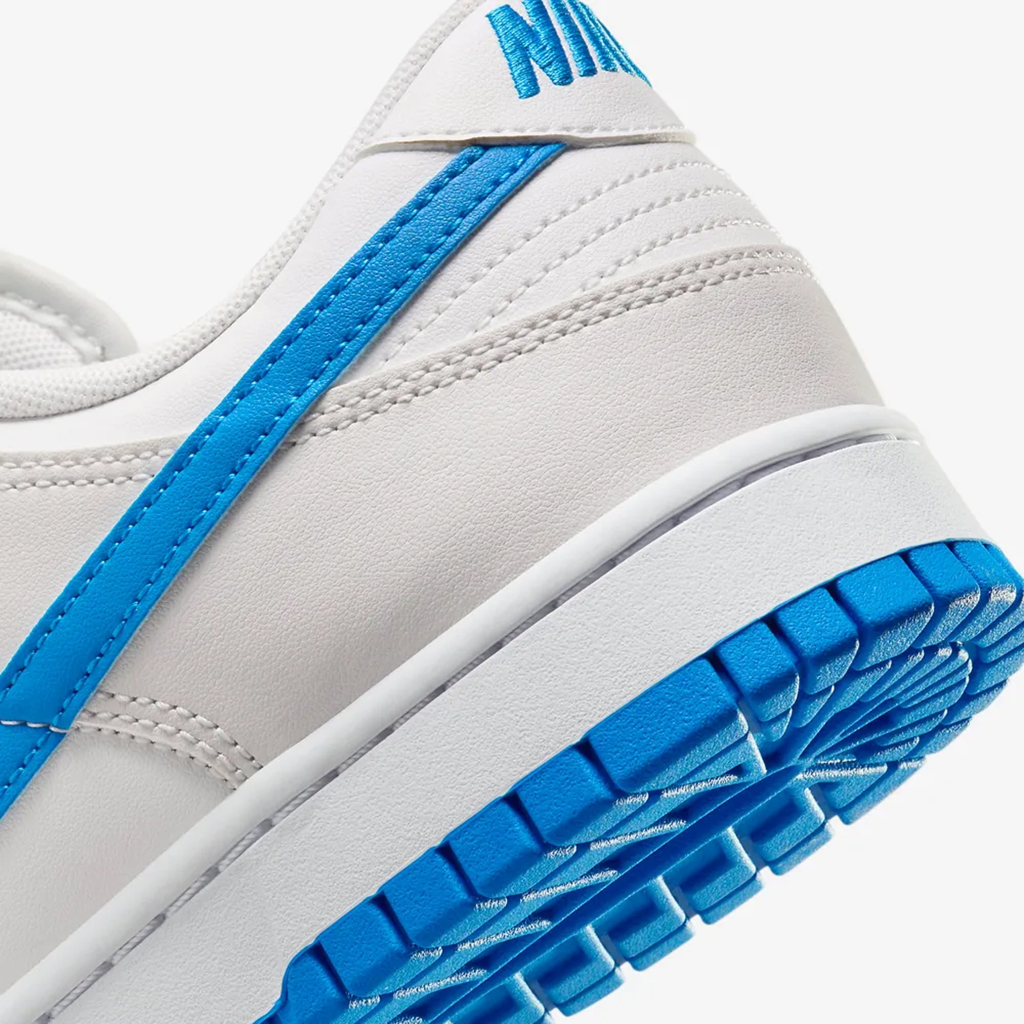 DUNK LOW RETRO 'SUMMIT WHITE/PHOTO BLUE-PLATINUM TINT'