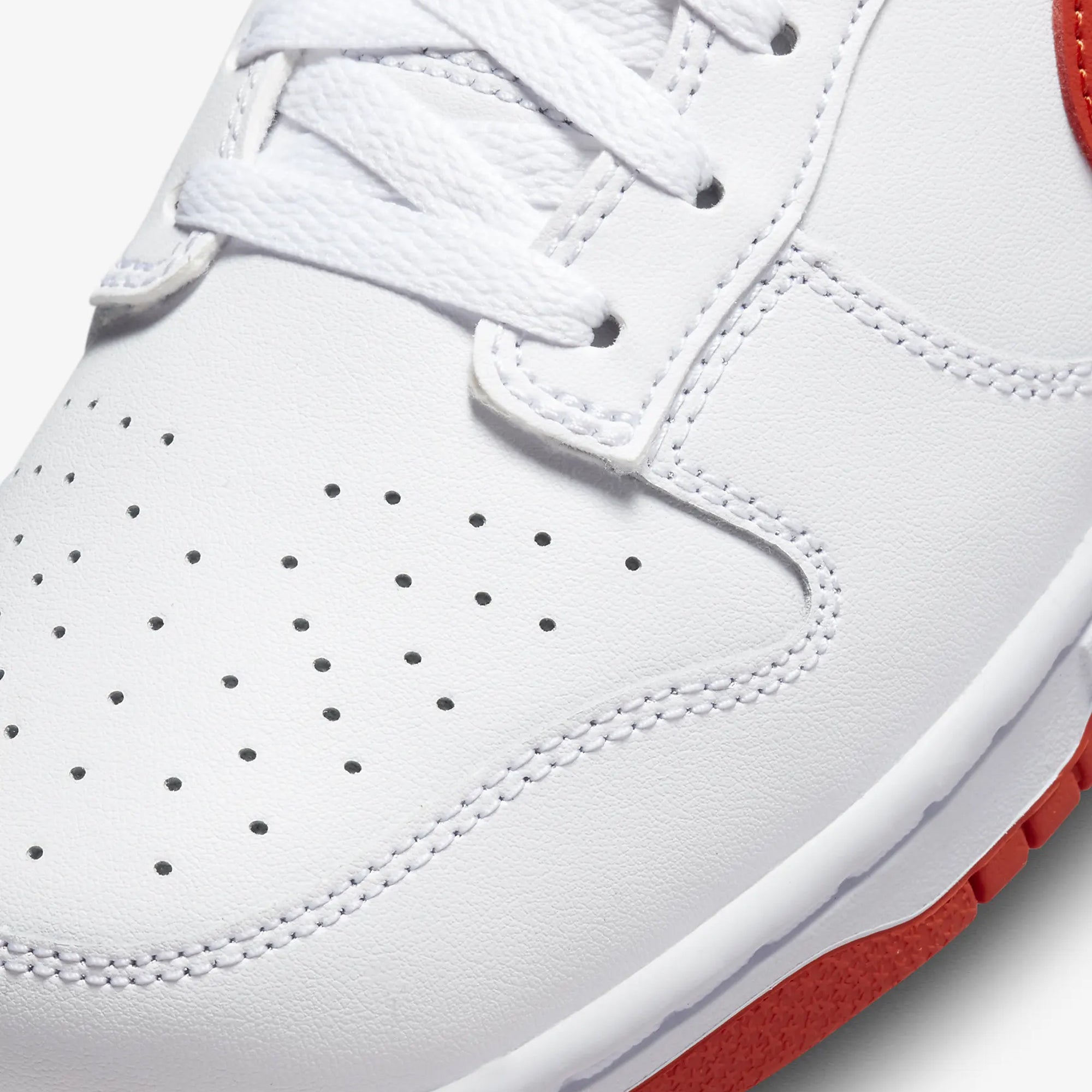 DUNK LOW RETRO 'WHITE/PICANTE RED'