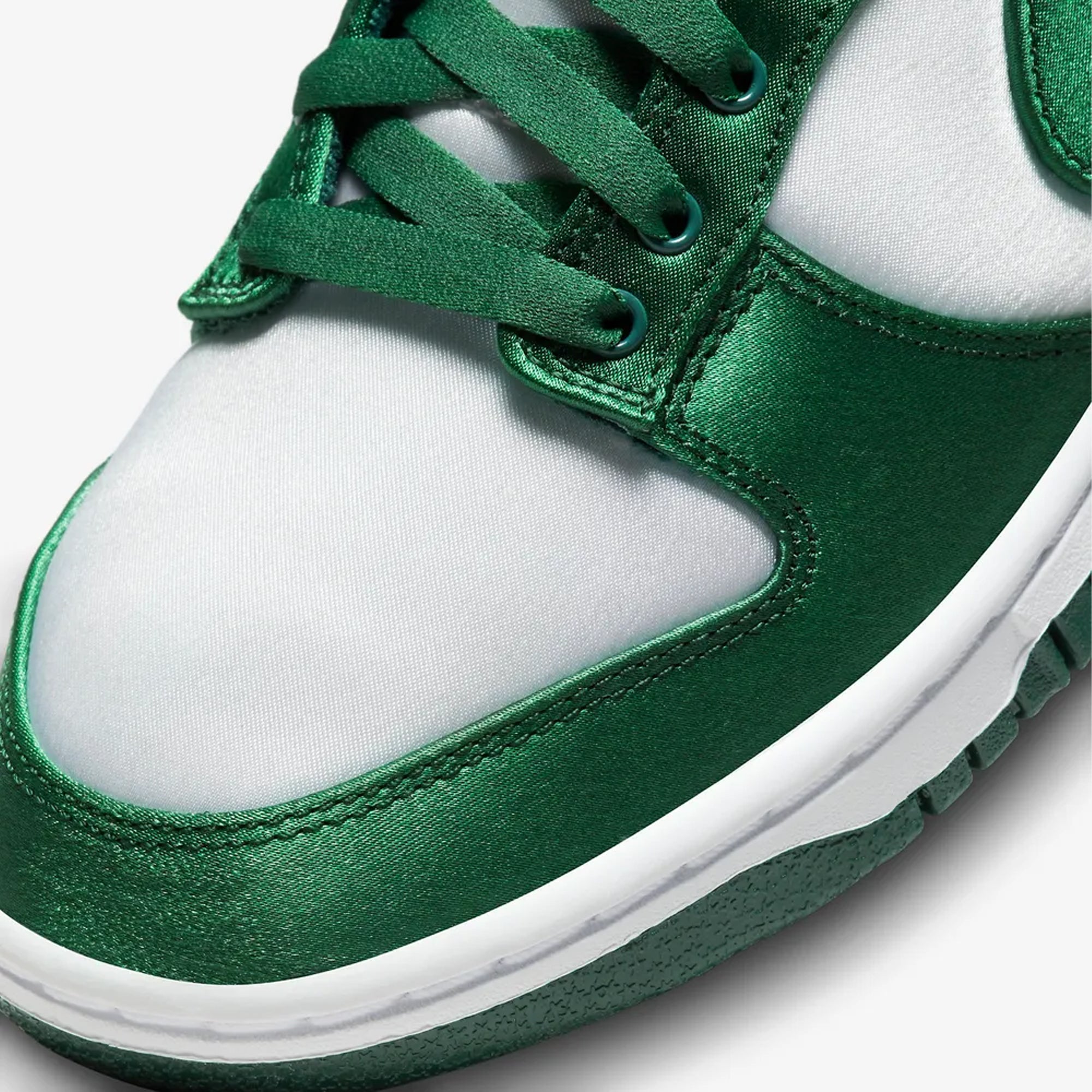 WMN'S DUNK LOW 'WHITE/TEAM GREEN'